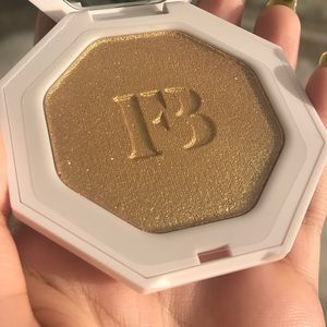 Trophy wife highlight